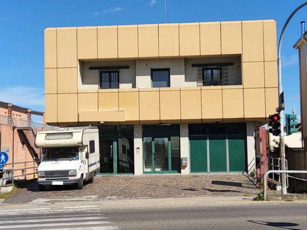 negozio in vendita a San Prospero