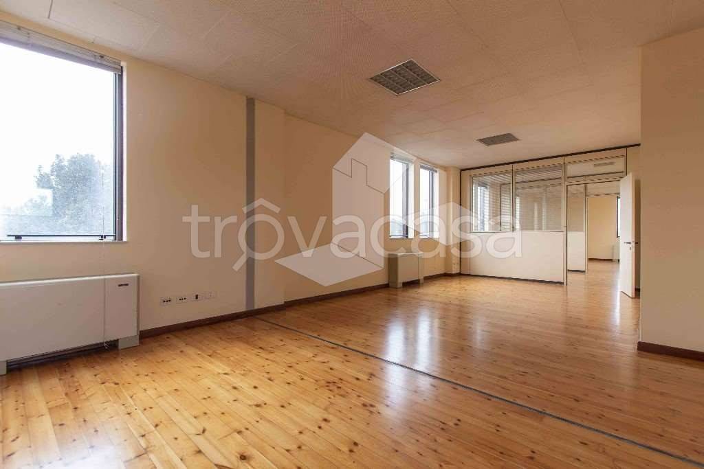 ufficio in vendita a San Prospero