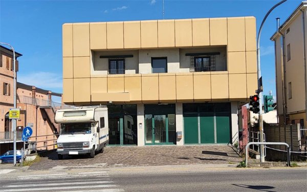 negozio in vendita a San Prospero