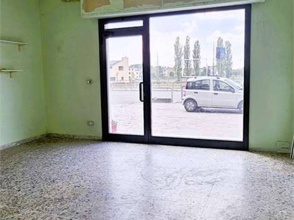 negozio in vendita a San Prospero