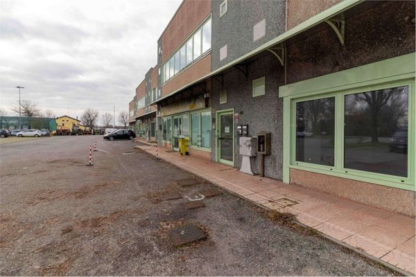 negozio in vendita a San Prospero