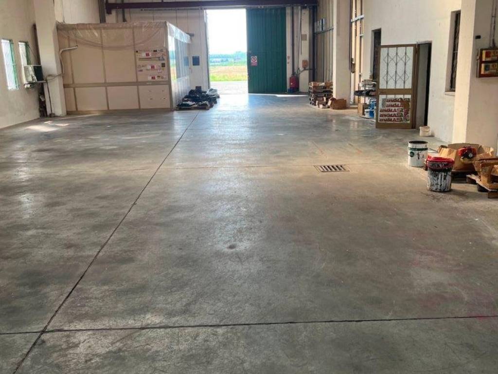 locale commerciale in vendita a San Prospero