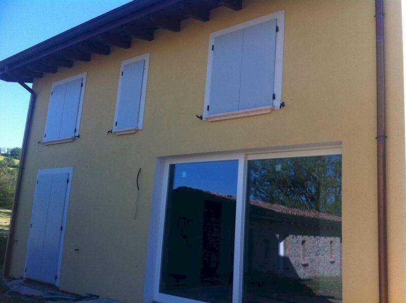 casa indipendente in vendita a Sassuolo in zona Montegibbio