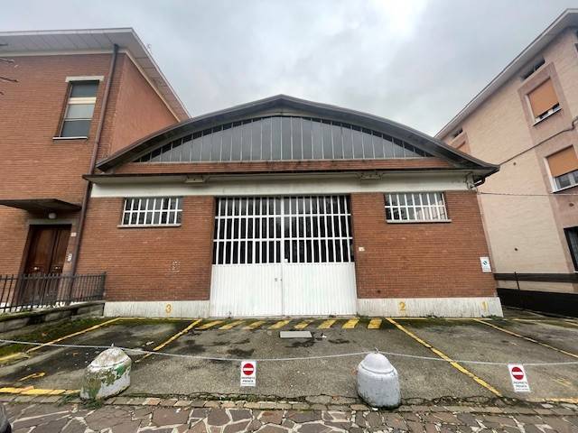 locale commerciale in vendita a Sassuolo