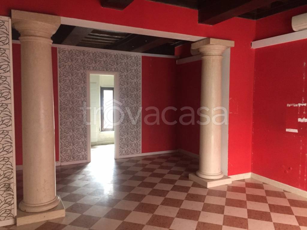 negozio in vendita a Sassuolo