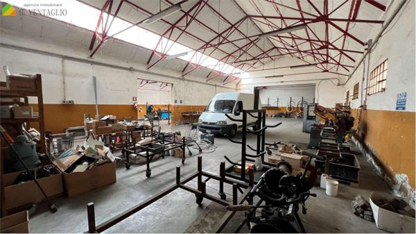 locale commerciale in vendita a Sassuolo