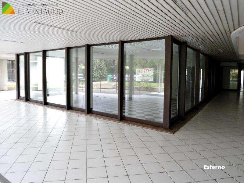locale commerciale in vendita a Sassuolo