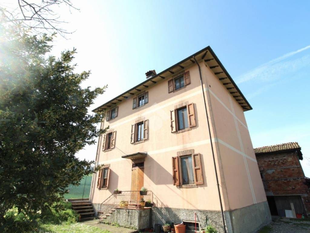 casa indipendente in vendita a Sassuolo in zona Montegibbio