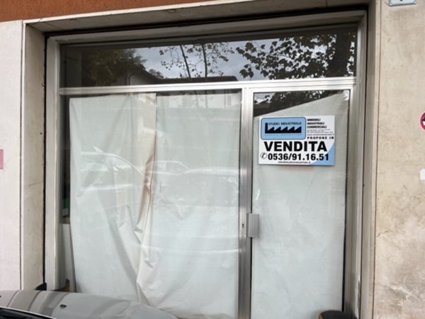 locale commerciale in vendita a Sassuolo