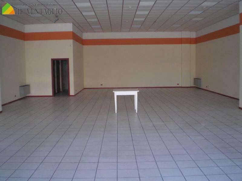 negozio in vendita a Sassuolo
