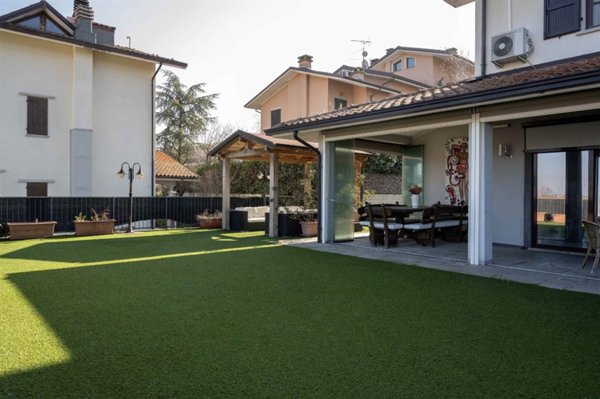 casa indipendente in vendita a Sassuolo in zona San Michele dei Mucchietti