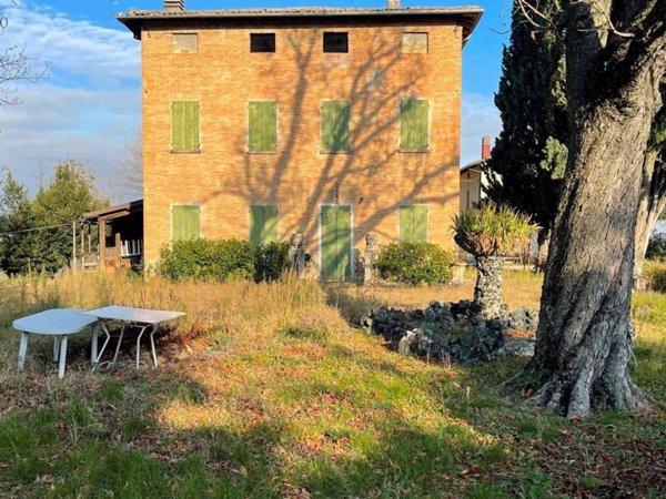 casale in vendita a Sassuolo in zona Montegibbio