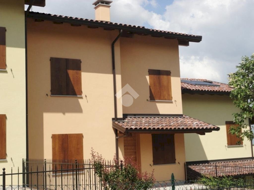 casa indipendente in vendita a Sassuolo in zona Montegibbio