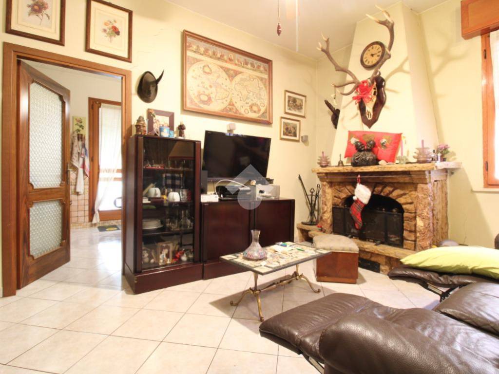 casa indipendente in vendita a Sassuolo in zona Centro Storico / San Giorgio