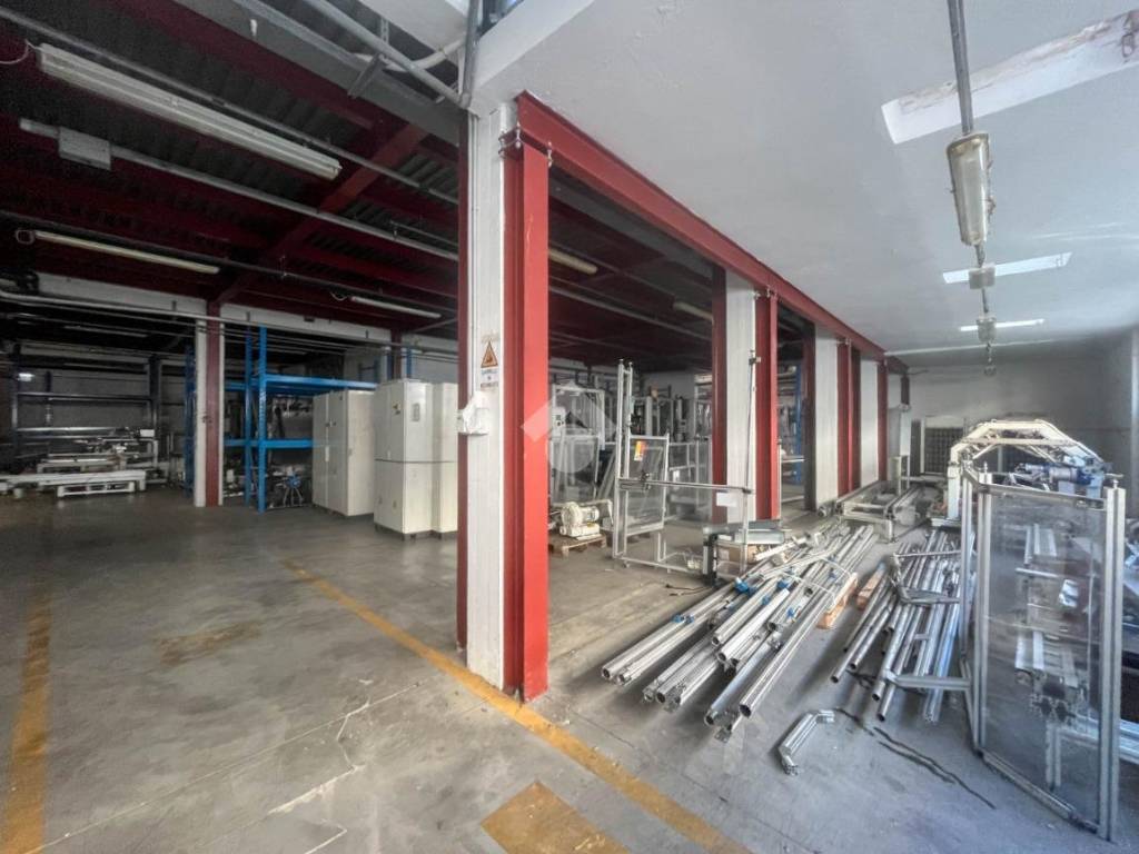 locale commerciale in vendita a Sassuolo