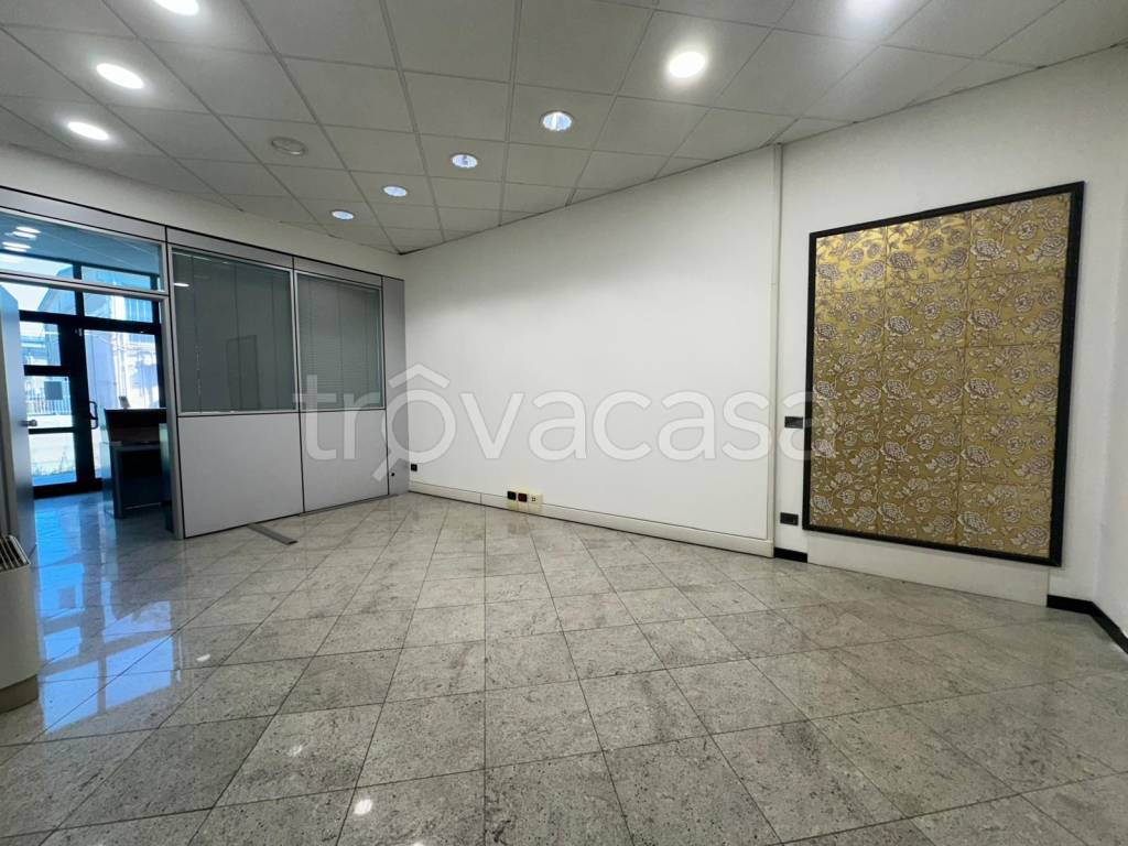 locale commerciale in vendita a Sassuolo