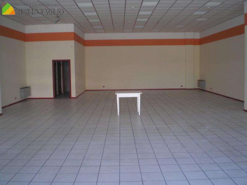 negozio in vendita a Sassuolo