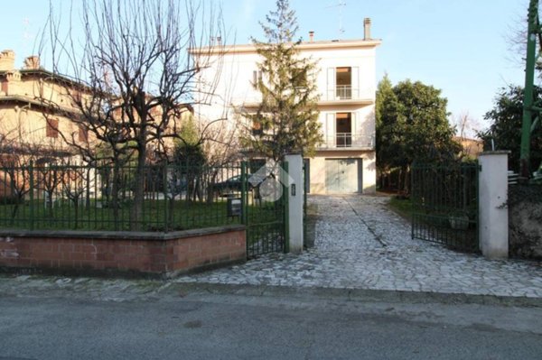 casa indipendente in vendita a Sassuolo in zona Centro Storico / San Giorgio