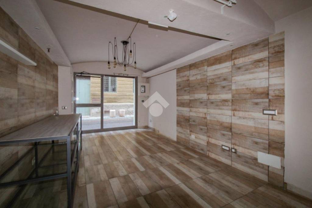 negozio in vendita a Sassuolo in zona Centro Storico / San Giorgio