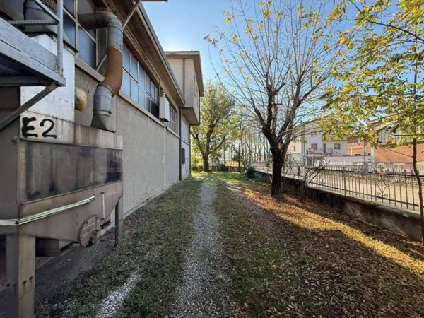 locale commerciale in vendita a Sassuolo