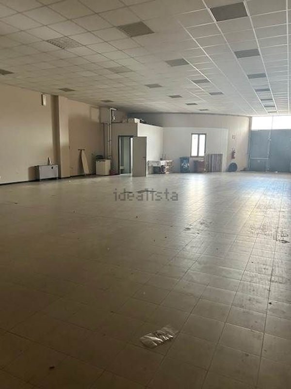 locale commerciale in vendita a Sassuolo