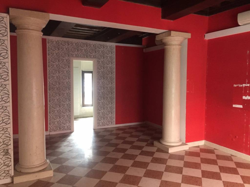 negozio in vendita a Sassuolo