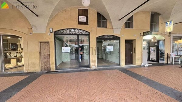 negozio in vendita a Sassuolo in zona Centro Storico / San Giorgio
