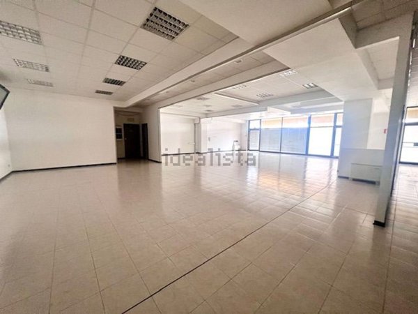 locale commerciale in vendita a Sassuolo