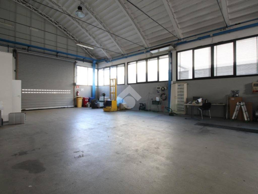 locale commerciale in vendita a Sassuolo