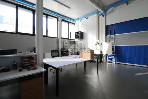 locale commerciale in vendita a Sassuolo