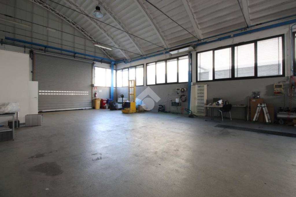 locale commerciale in vendita a Sassuolo