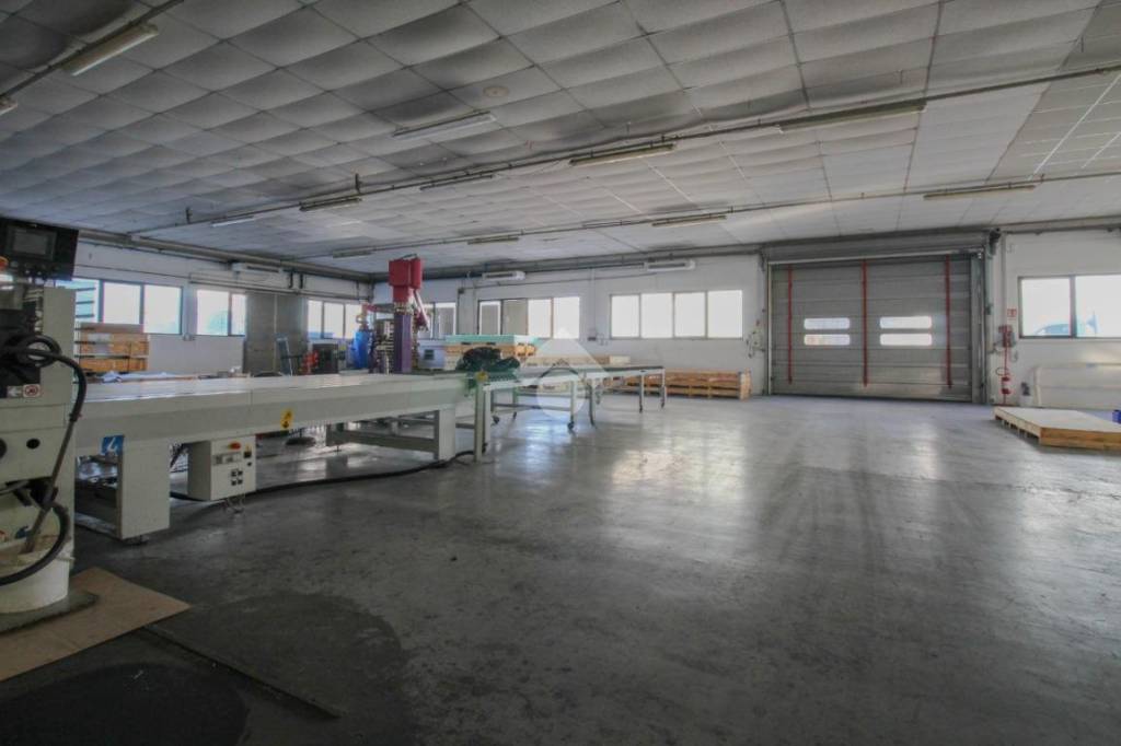 locale commerciale in vendita a Sassuolo