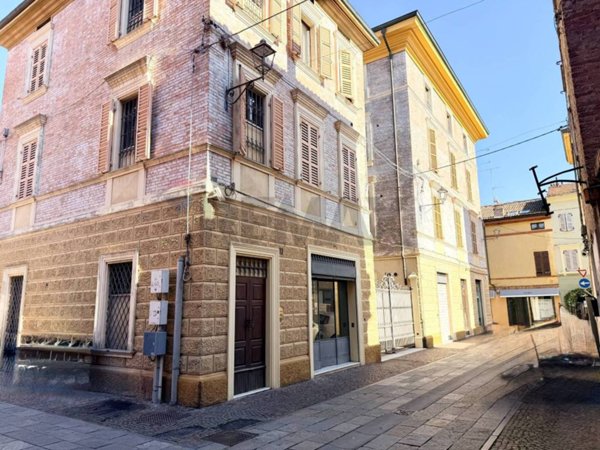 negozio in vendita a Sassuolo in zona Centro Storico / San Giorgio
