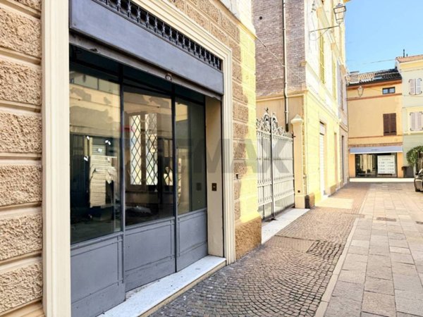 locale commerciale in vendita a Sassuolo in zona Centro Storico / San Giorgio