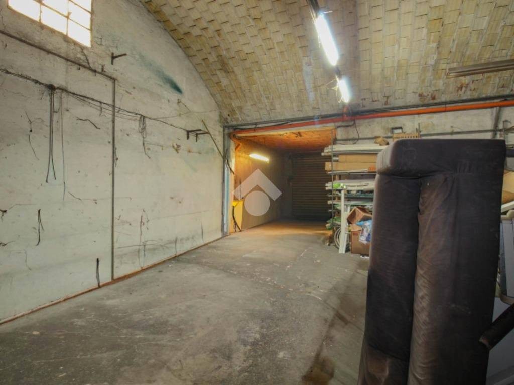 locale commerciale in vendita a Sassuolo