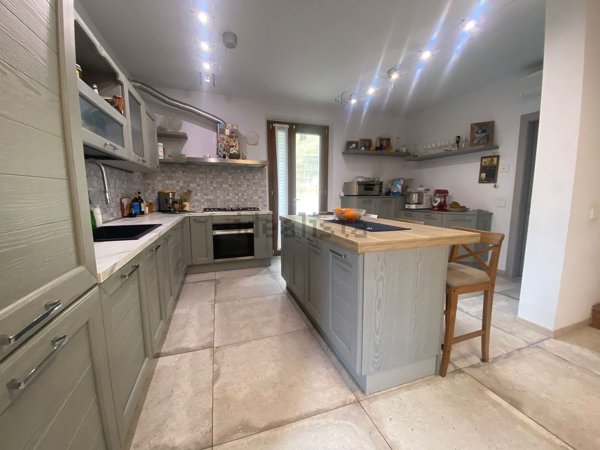 casa indipendente in vendita a Sassuolo in zona San Michele dei Mucchietti