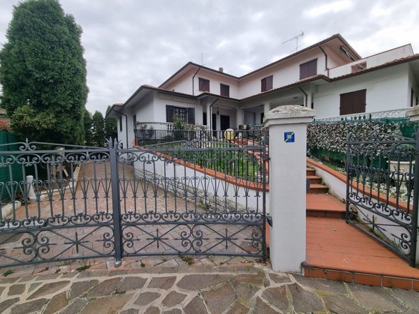 casa indipendente in vendita a Sassuolo in zona San Michele dei Mucchietti