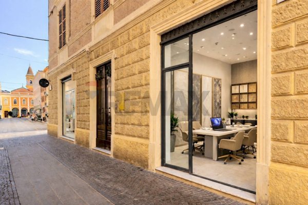 locale commerciale in vendita a Sassuolo in zona Centro Storico / San Giorgio