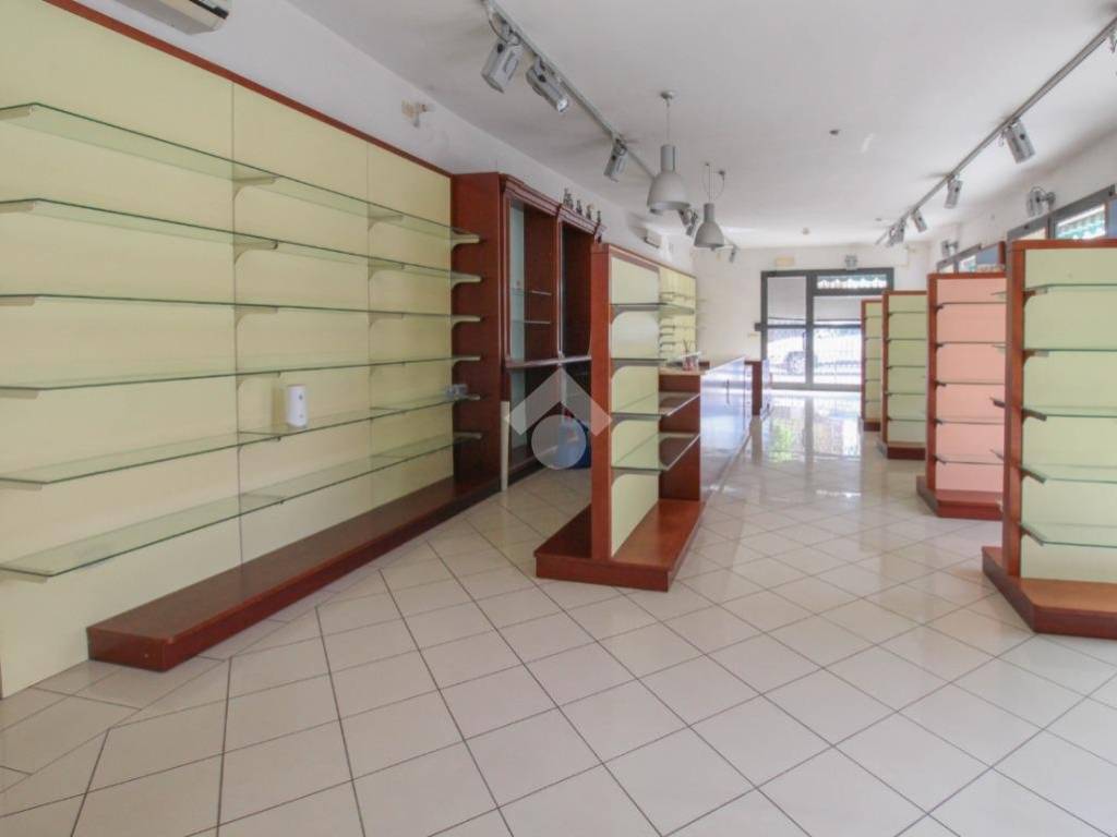 negozio in vendita a Sassuolo