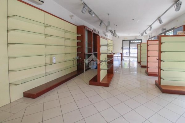 negozio in vendita a Sassuolo