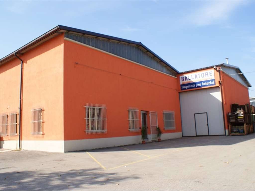 locale commerciale in vendita a Sassuolo