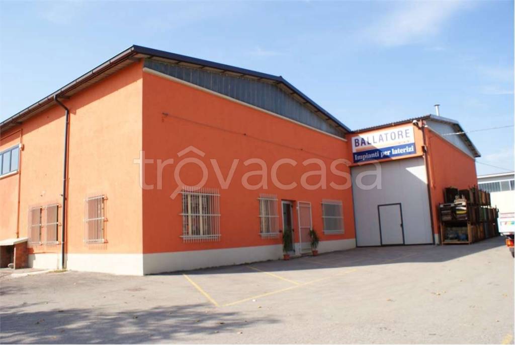 locale commerciale in vendita a Sassuolo