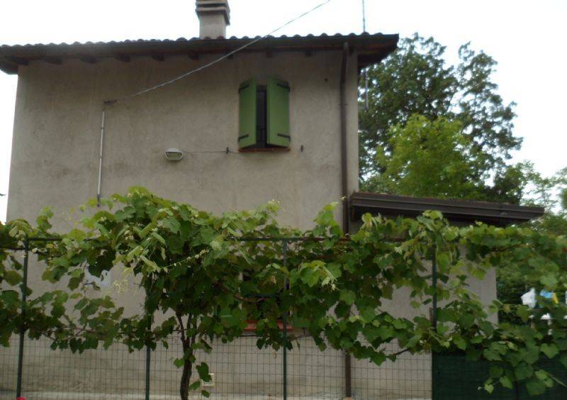 casa indipendente in vendita a Sassuolo in zona Montegibbio