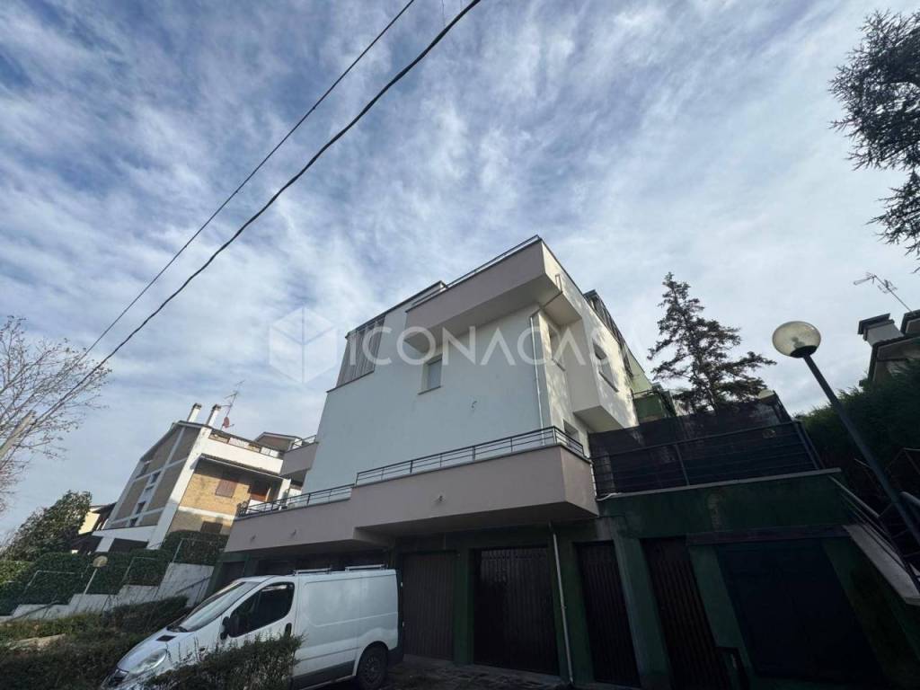 casa indipendente in vendita a Sassuolo in zona Salvarola Terme