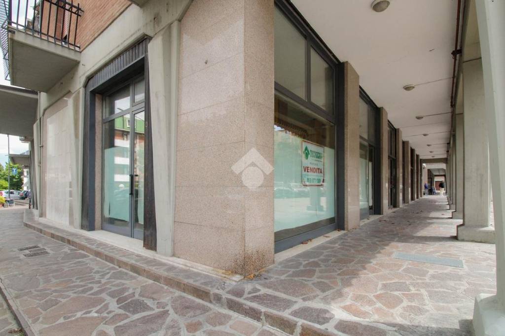 negozio in vendita a Sassuolo