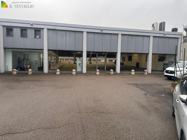 negozio in vendita a Sassuolo in zona Centro Storico / San Giorgio