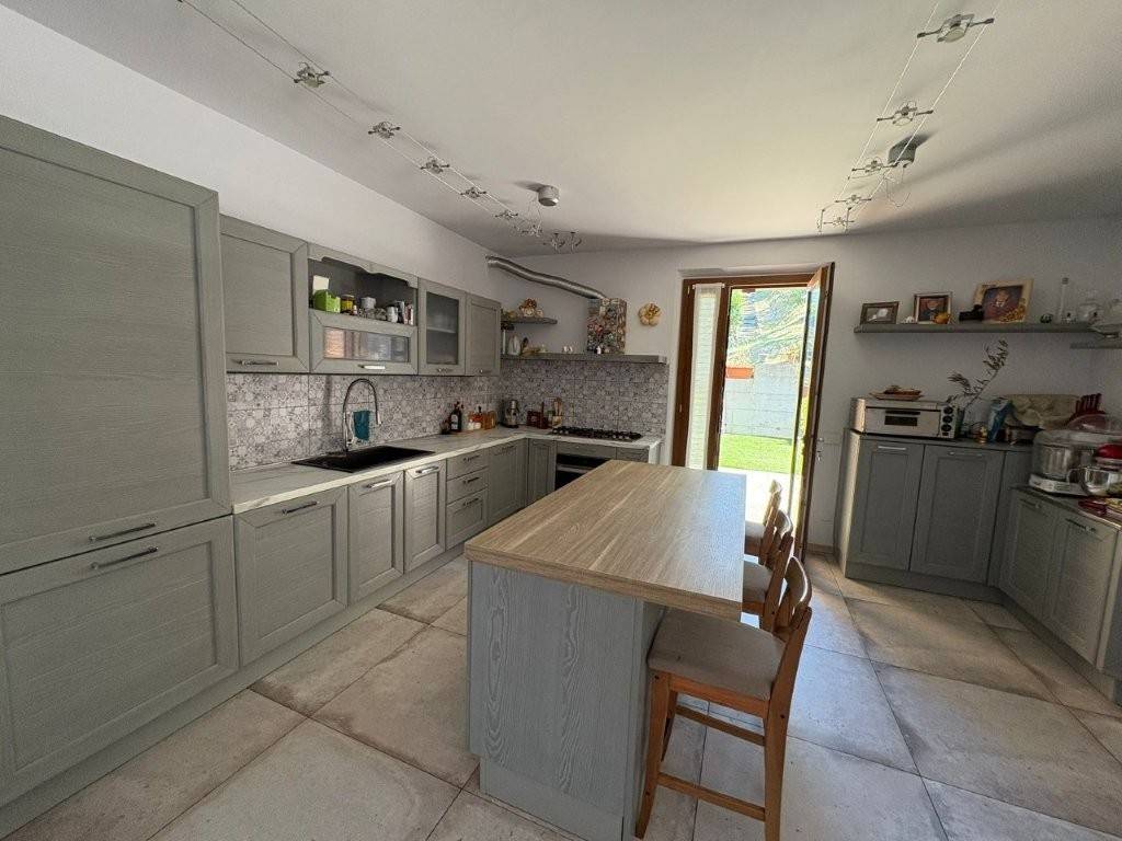 casa indipendente in vendita a Sassuolo in zona San Michele dei Mucchietti