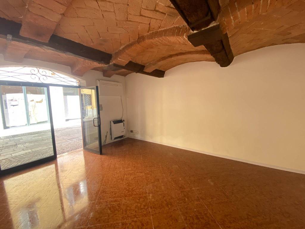 negozio in vendita a Sassuolo in zona Centro Storico / San Giorgio