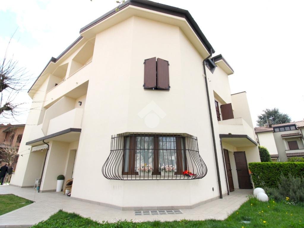 casa indipendente in vendita a Sassuolo in zona Centro Storico / San Giorgio