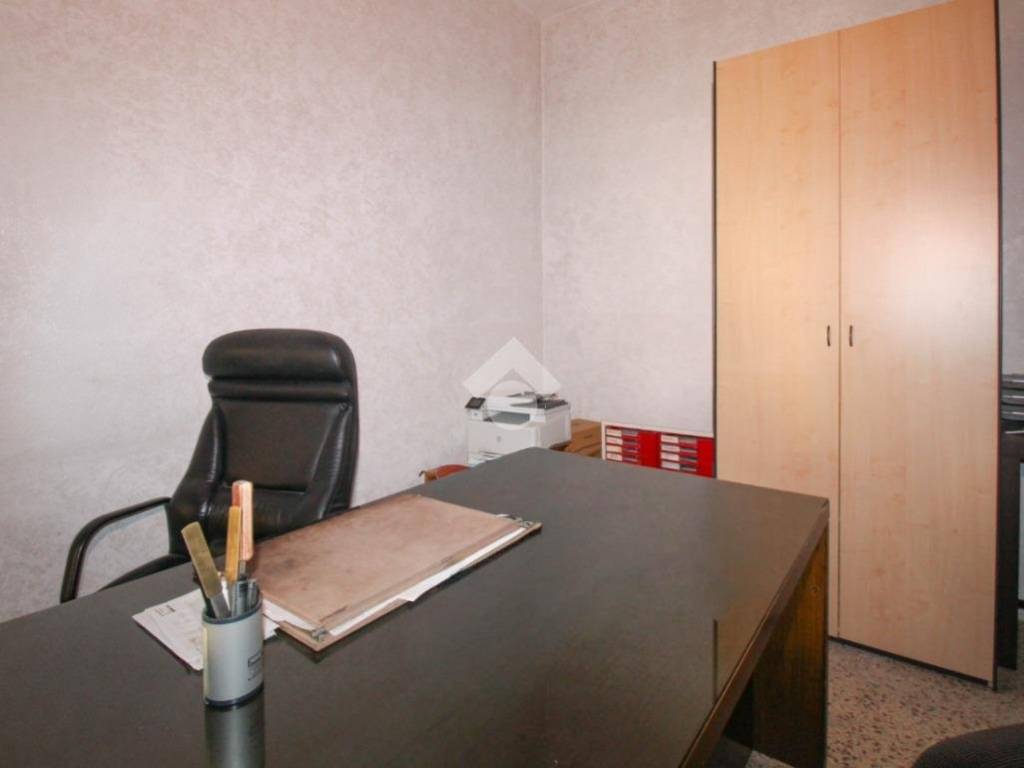 negozio in vendita a Sassuolo in zona Centro Storico / San Giorgio
